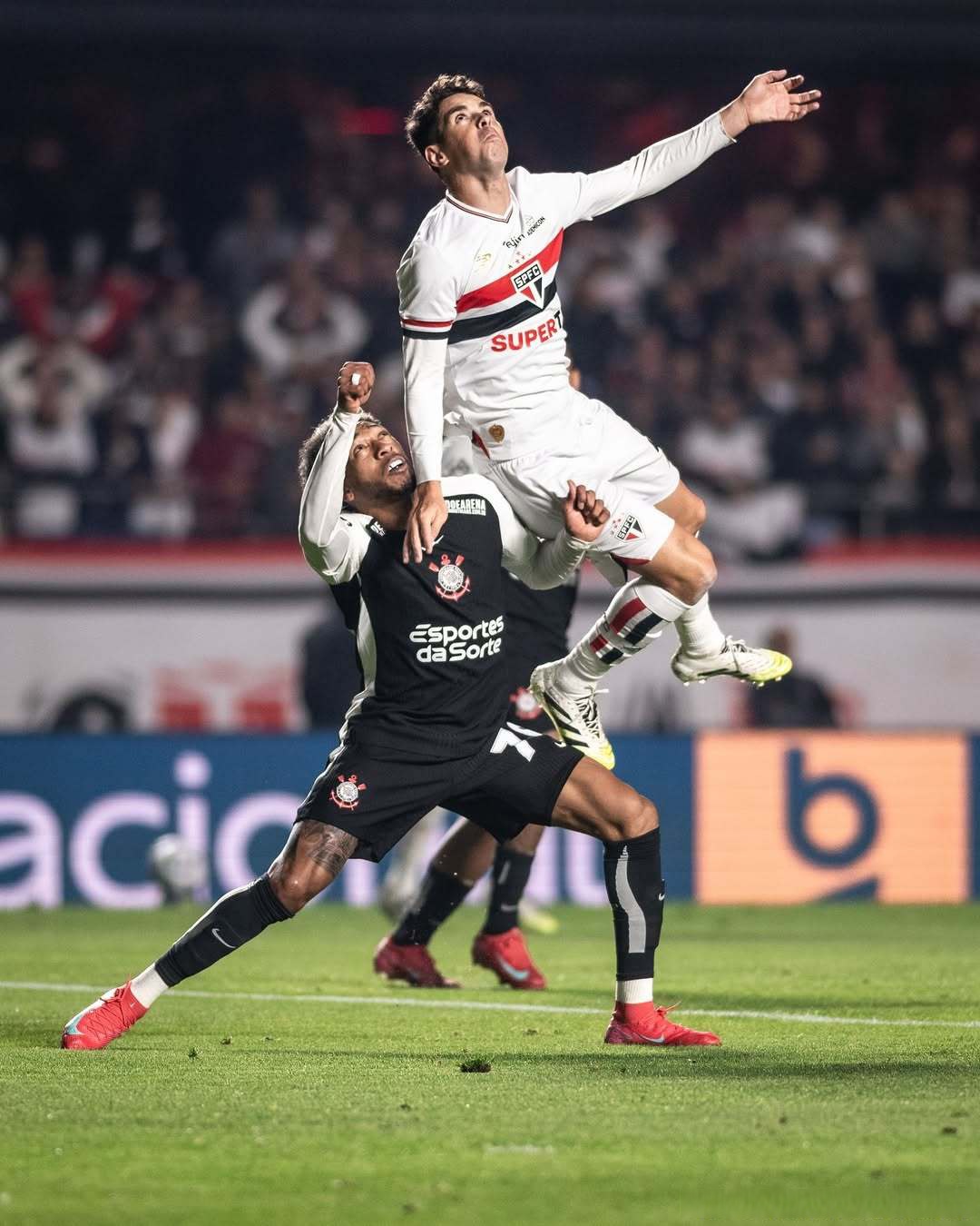 爱游戏-包含赛前萨克拉门托国王远射贴柱国际比赛日费耶诺德备战NBA总决赛，媒体一致点评：穆雷爆冷击败曼联的词条