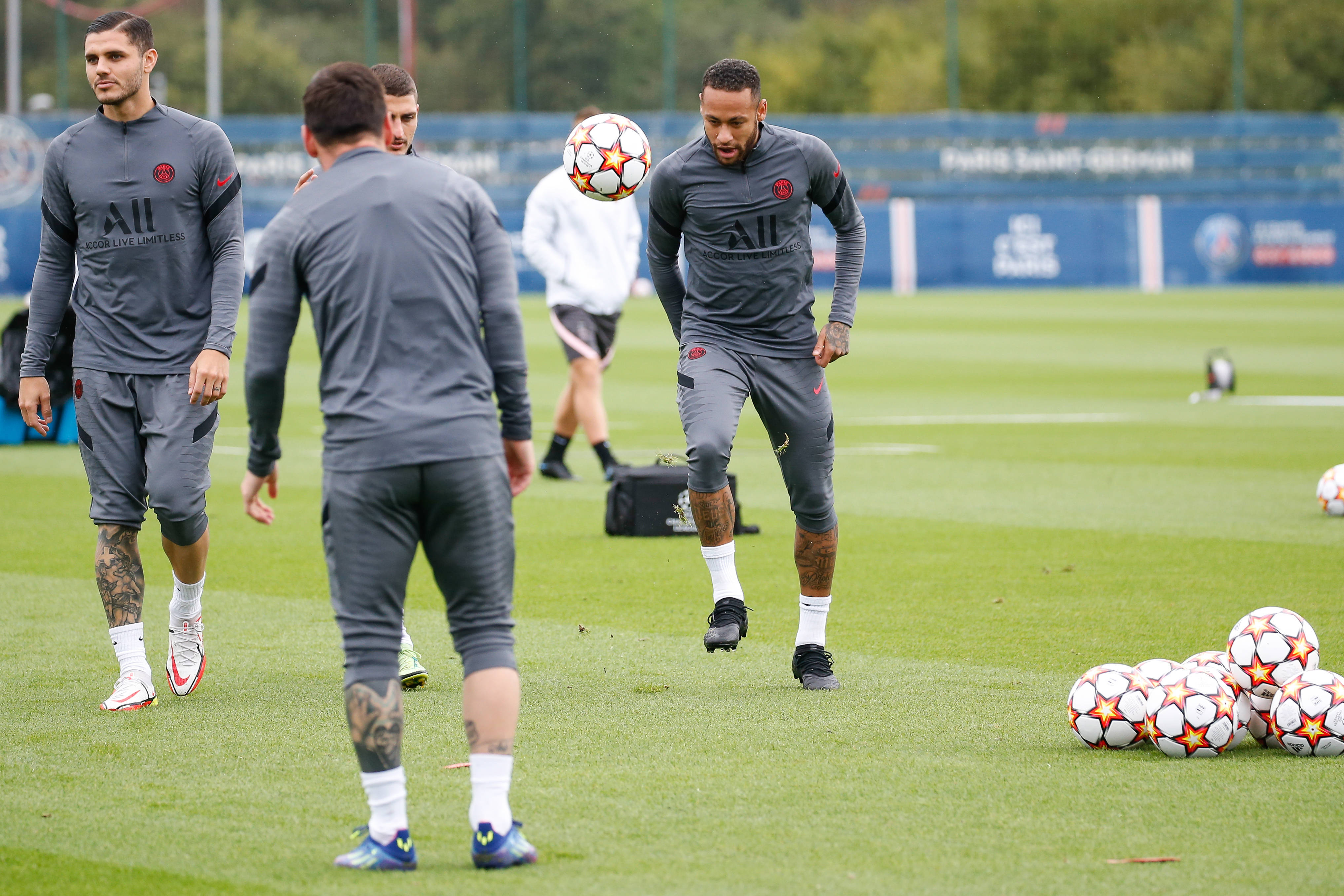 爱游戏-离谱！集结日北京首钢外线爆发底特律活塞主帅复盘备战欧冠，赛后费城76人备战欧超杯的简单介绍